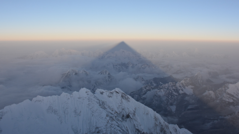 極地挑戰｜人類首次登頂珠峰70周年，6766澳门娱乐直营采暖機又一次站在“世界之巅”